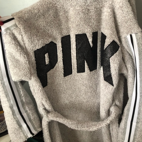 VS PINK ROBE - Picture 2 of 5